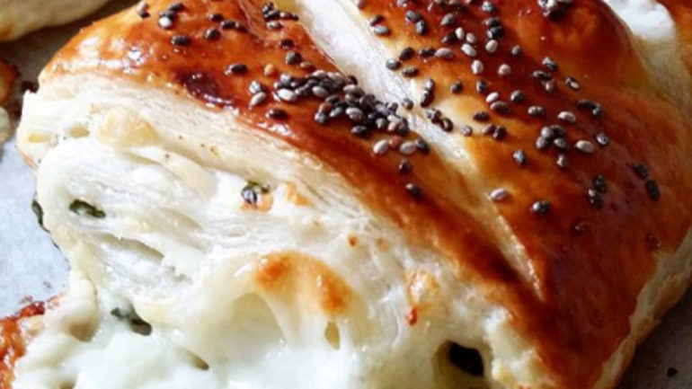 Baklava Yufkasından Çıtır Börek