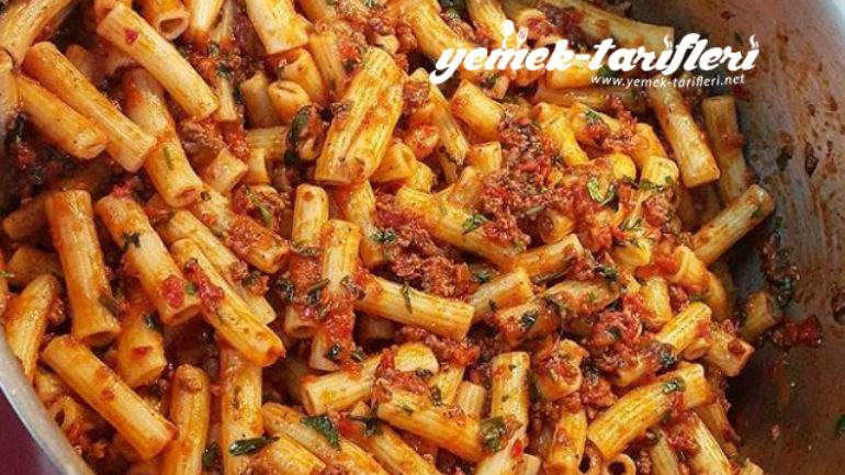 Domatesli Kıymalı Makarna Tarifi