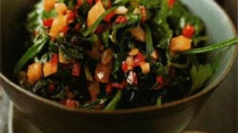 Kırmızı Biberli Sotelenmiş Ot Salatası