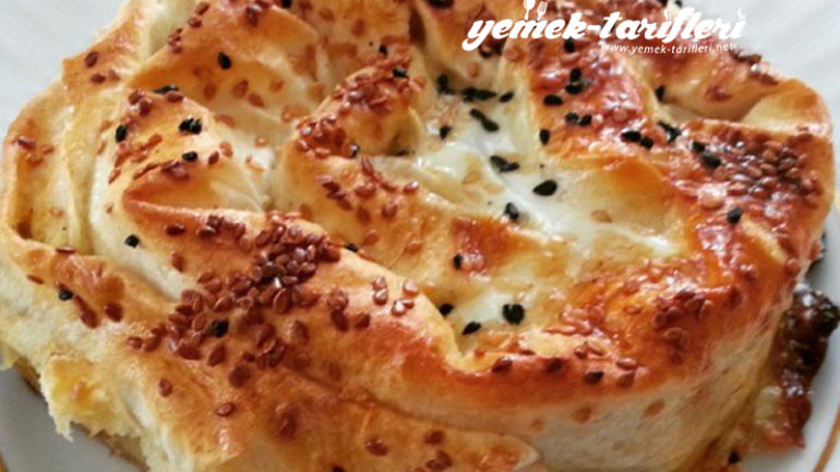 Pırasalı Gül Böreği