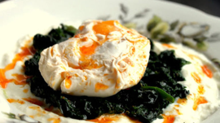 yoğurt soslu börek