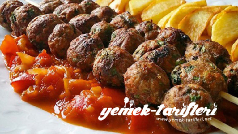 Domates Soslu Şiş Köfte